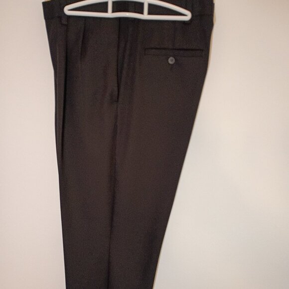 Haggar, Pant, Classic Fit, Pleated, Black, 40x30 - Picture 2 of 2